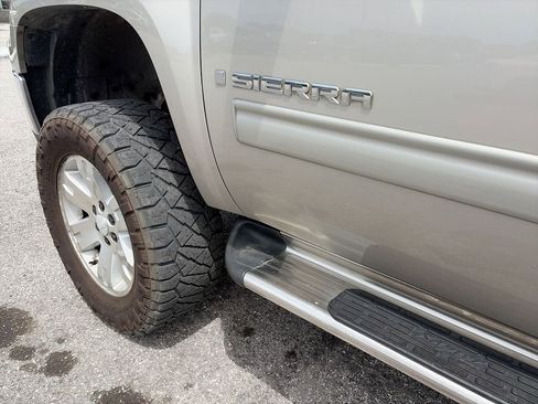 Used 2007 GMC Sierra 1500 SLT w/ SLE/SLT Trailering Package AWD/4WD image 13