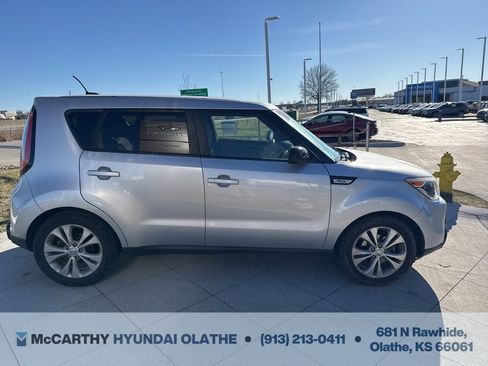 Used 2016 Kia Soul + image 15