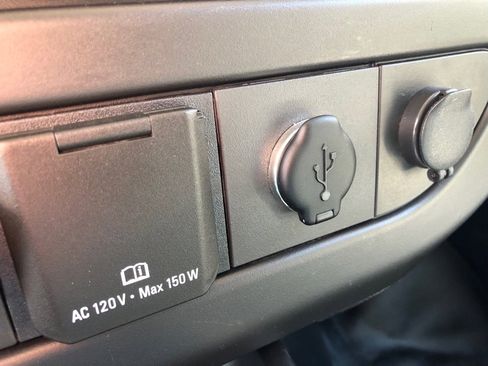 Used 2018 Chevrolet Express 2500 w/ Driver Convenience Package image 28