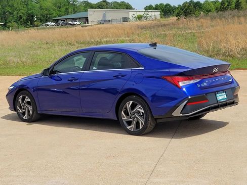 New 2026 Hyundai Elantra Limited FWD image 4