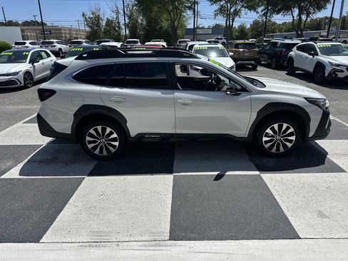 Used 2023 Subaru Outback Limited image 3