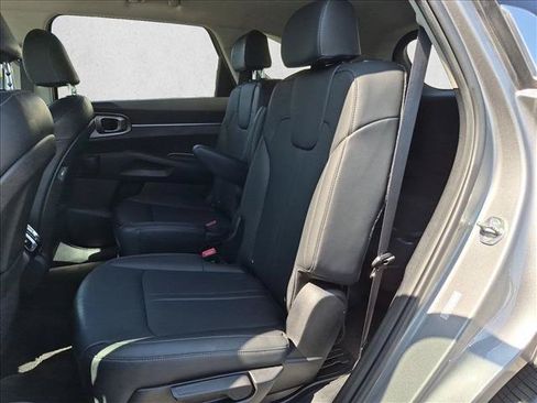 Used 2024 Kia Sorento EX AWD/4WD image 11