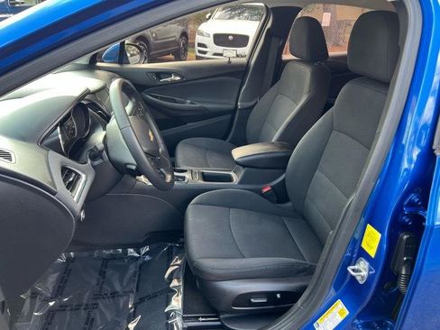 Used 2018 Chevrolet Cruze LT w/ Convenience Package FWD image 7