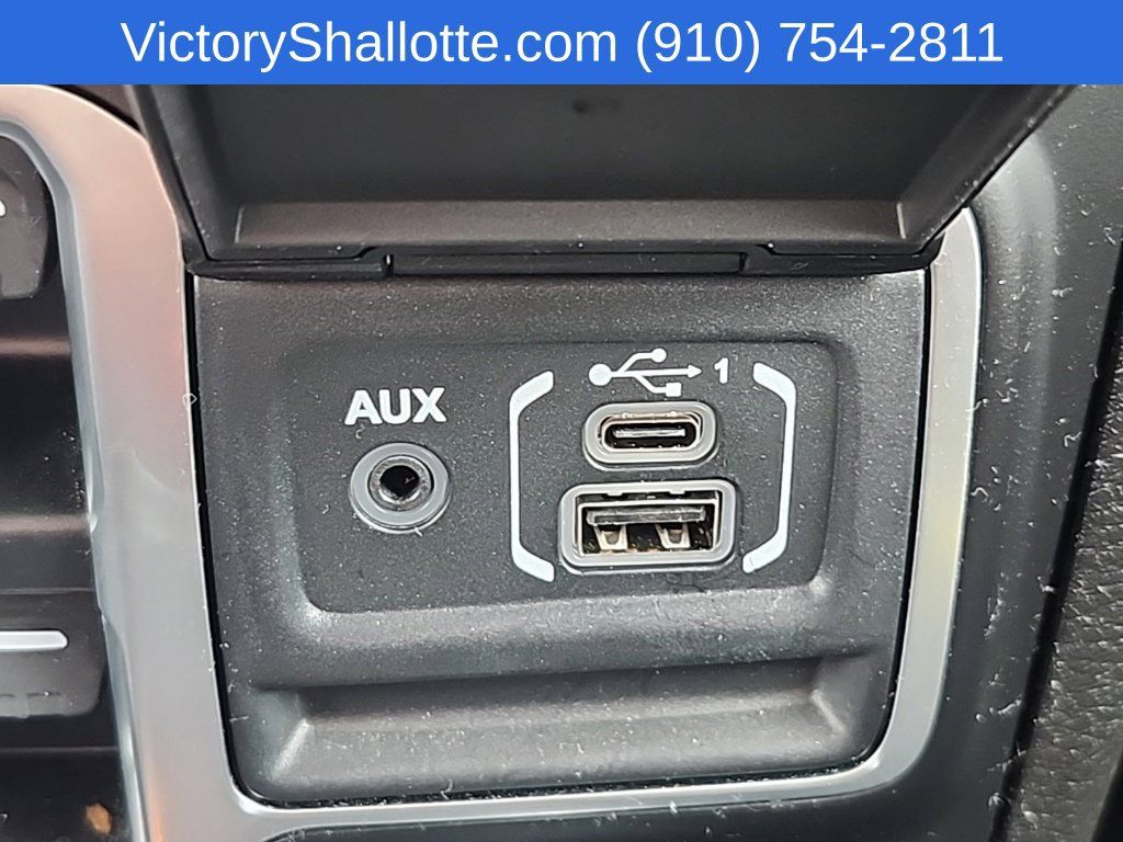 Used 2025 Jeep Gladiator Sport AWD/4WD image 8