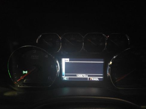 Used 2020 Chevrolet Suburban Premier image 12