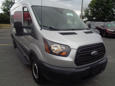 Used 2018 Ford Transit 250 148 Medium Roof RWD image 19