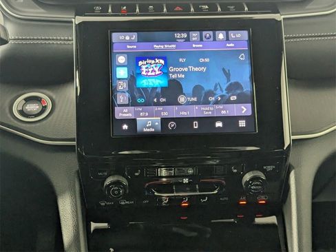 New 2025 Jeep Grand Cherokee Altitude image 20