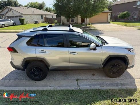 Used 2020 Toyota RAV4 XLE FWD image 1