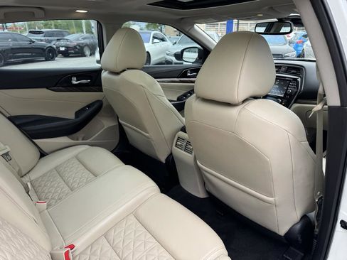 Used 2016 Nissan Maxima Platinum w/ Interior Lighting Package FWD image 36