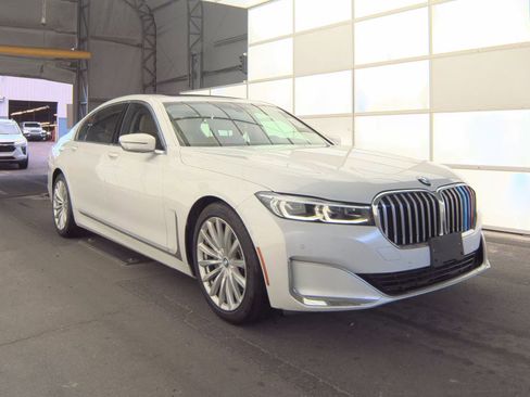 Used 2022 BMW 740i image 2