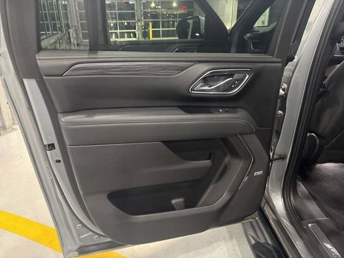 Used 2023 GMC Yukon XL SLT w/ SLT Premium Package image 31