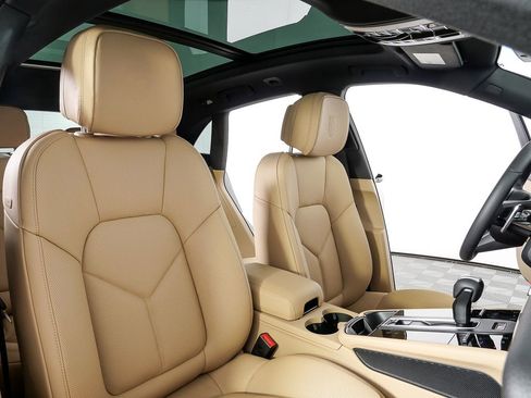 New 2026 Porsche Macan image 23