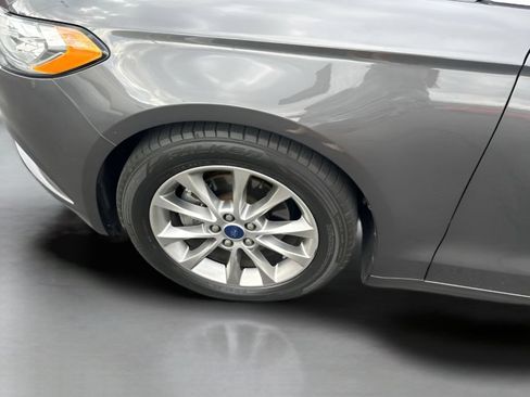 Used 2017 Ford Fusion SE FWD image 17