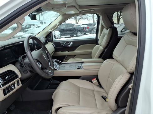 Used 2024 Lincoln Navigator Premiere image 11