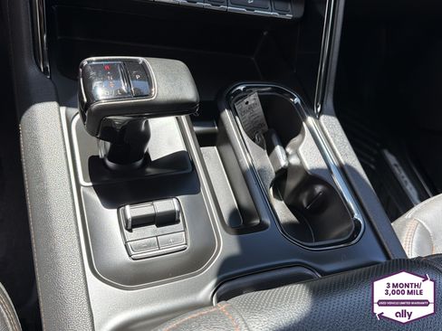 Used 2023 GMC Sierra 1500 AT4 w/ Technology Package AWD/4WD image 23