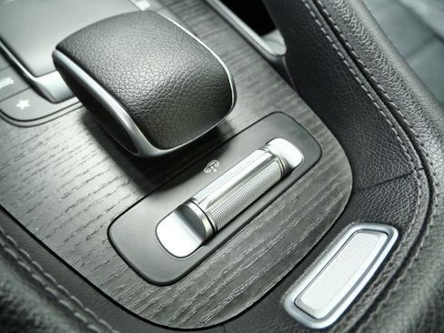 Used 2022 Mercedes-Benz GLS 580 4MATIC image 29