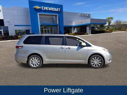 Used 2016 Toyota Sienna XLE w/ XLE Navigation Package image 9