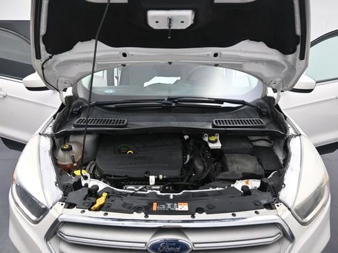 Used 2018 Ford Escape SE w/ SE Sync 3 Package AWD/4WD image 31