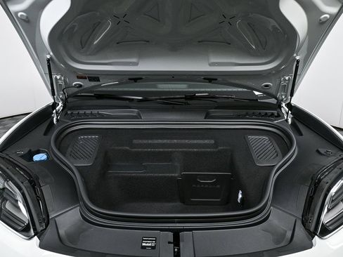 New 2025 Porsche Macan 4S Electric image 40