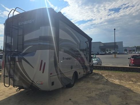 Used 2016 Mercedes-Benz Sprinter 3500 image 8