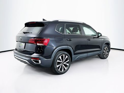 Used 2022 Volkswagen Taos SE w/ Driver Assistance Package image 9