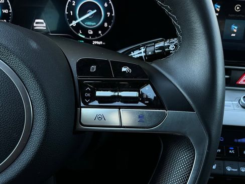 Used 2025 Hyundai Elantra Limited image 40