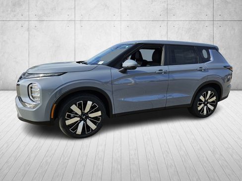 New 2026 Mitsubishi Outlander FWD image 3