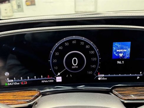 Used 2023 Cadillac Escalade ESV Premium Luxury image 28