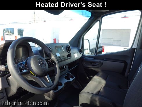 Used 2024 Mercedes-Benz Sprinter 2500 image 6