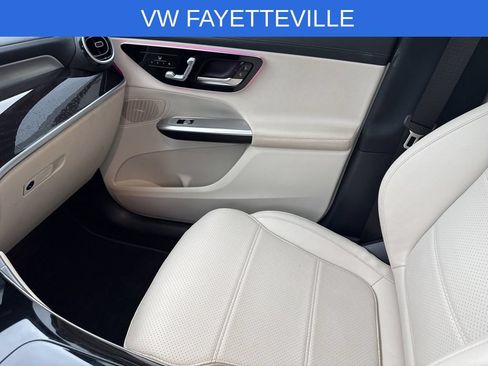 Used 2025 Mercedes-Benz GLC 300 4MATIC image 28