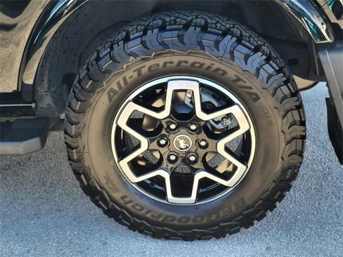 Used 2021 Ford Bronco Outer Banks image 7