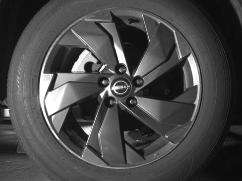 Used 2025 Nissan Rogue SV FWD image 25