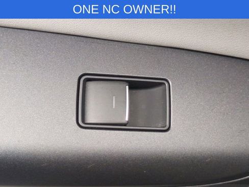 Used 2022 Toyota Venza LE image 31