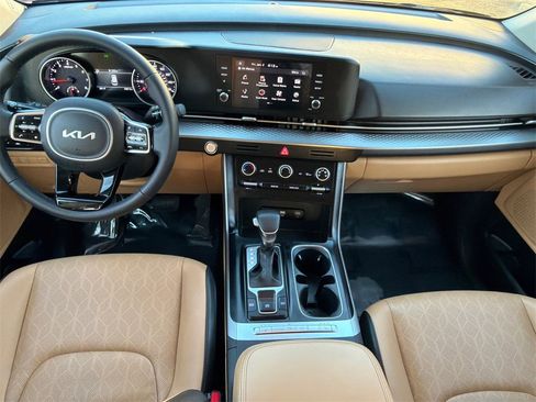 Used 2023 Kia Carnival LX image 18