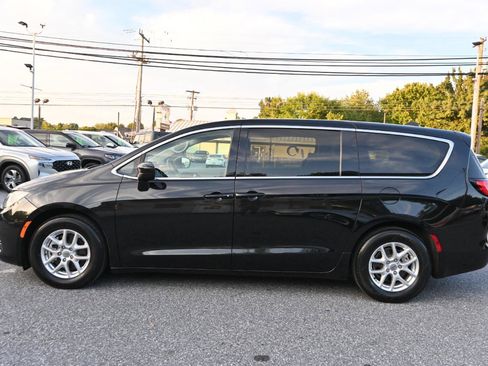 Used 2021 Chrysler Voyager LX FWD image 8