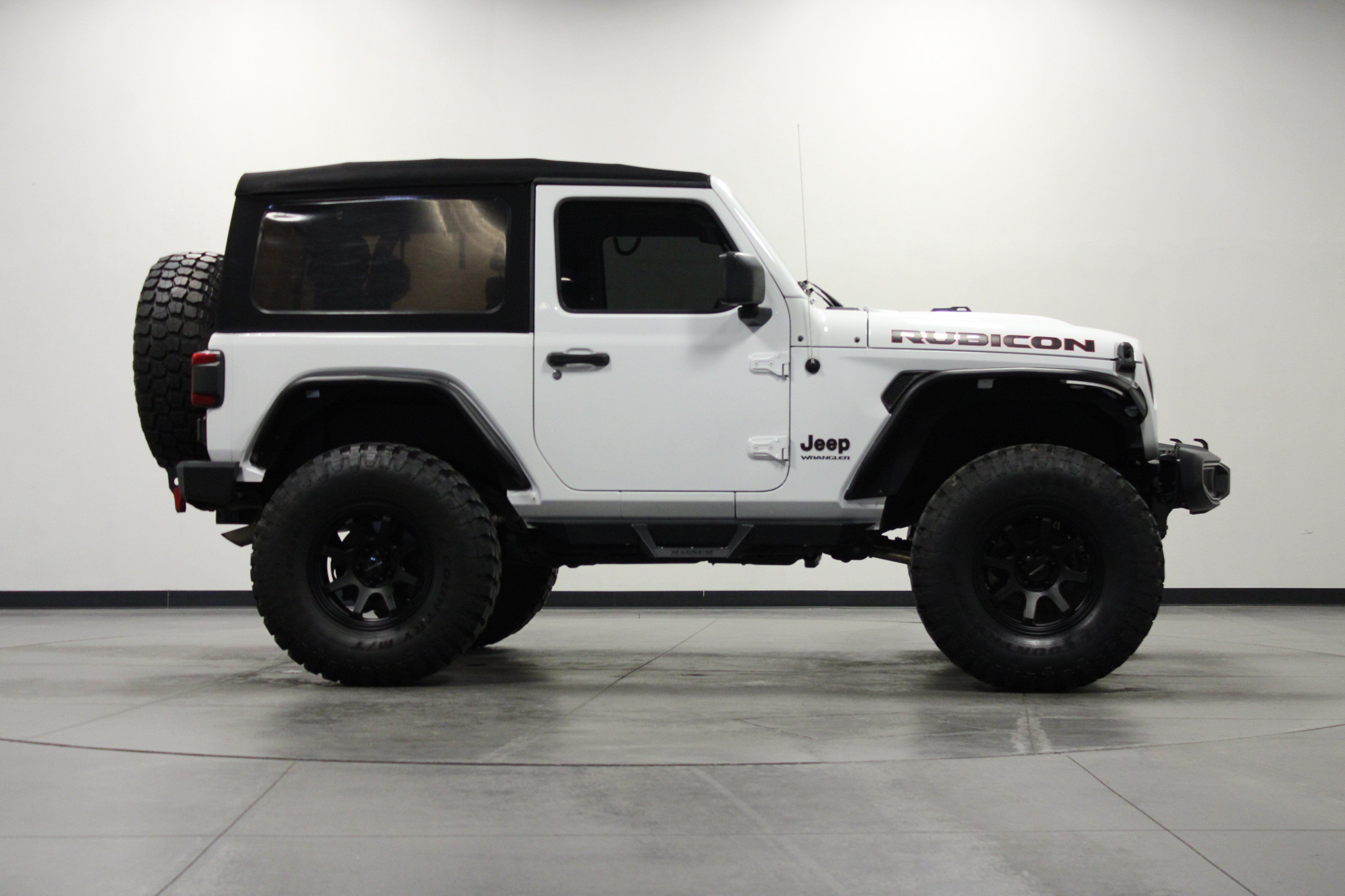 Used 2018 Jeep Wrangler Rubicon AWD/4WD image 3