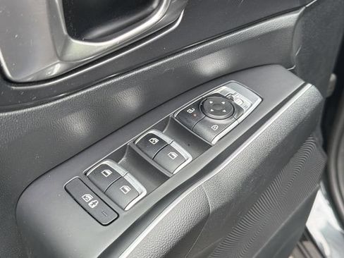 Used 2024 Kia Sorento S FWD image 17