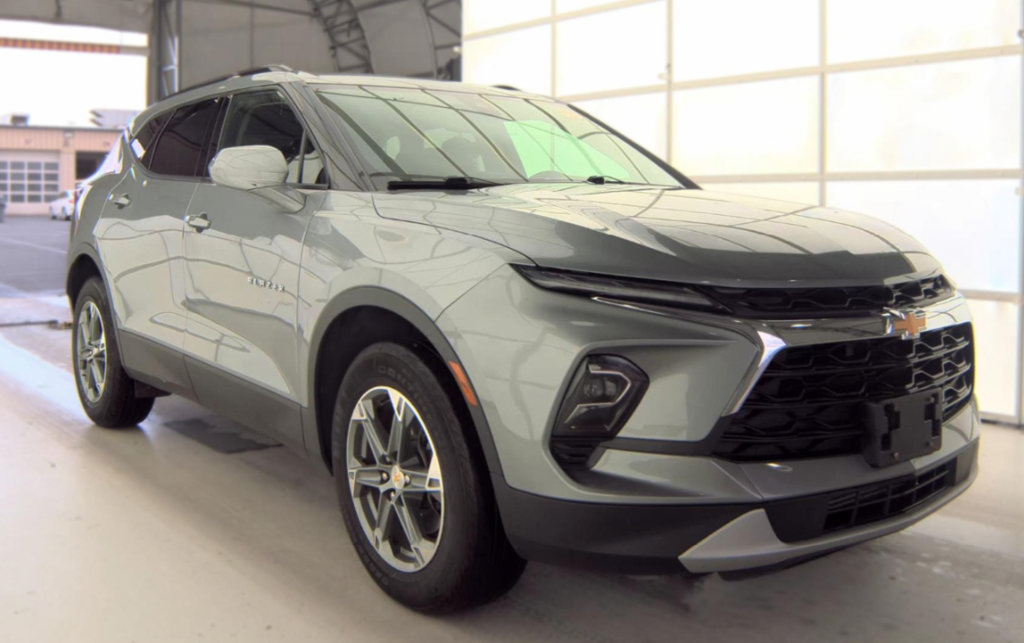 Used 2023 Chevrolet Blazer LT w/ Convenience Package FWD image 2