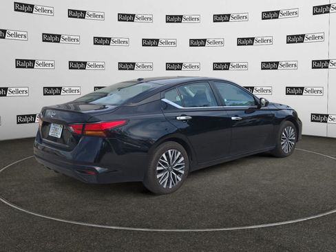 Used 2025 Nissan Altima 2.5 SV FWD image 5