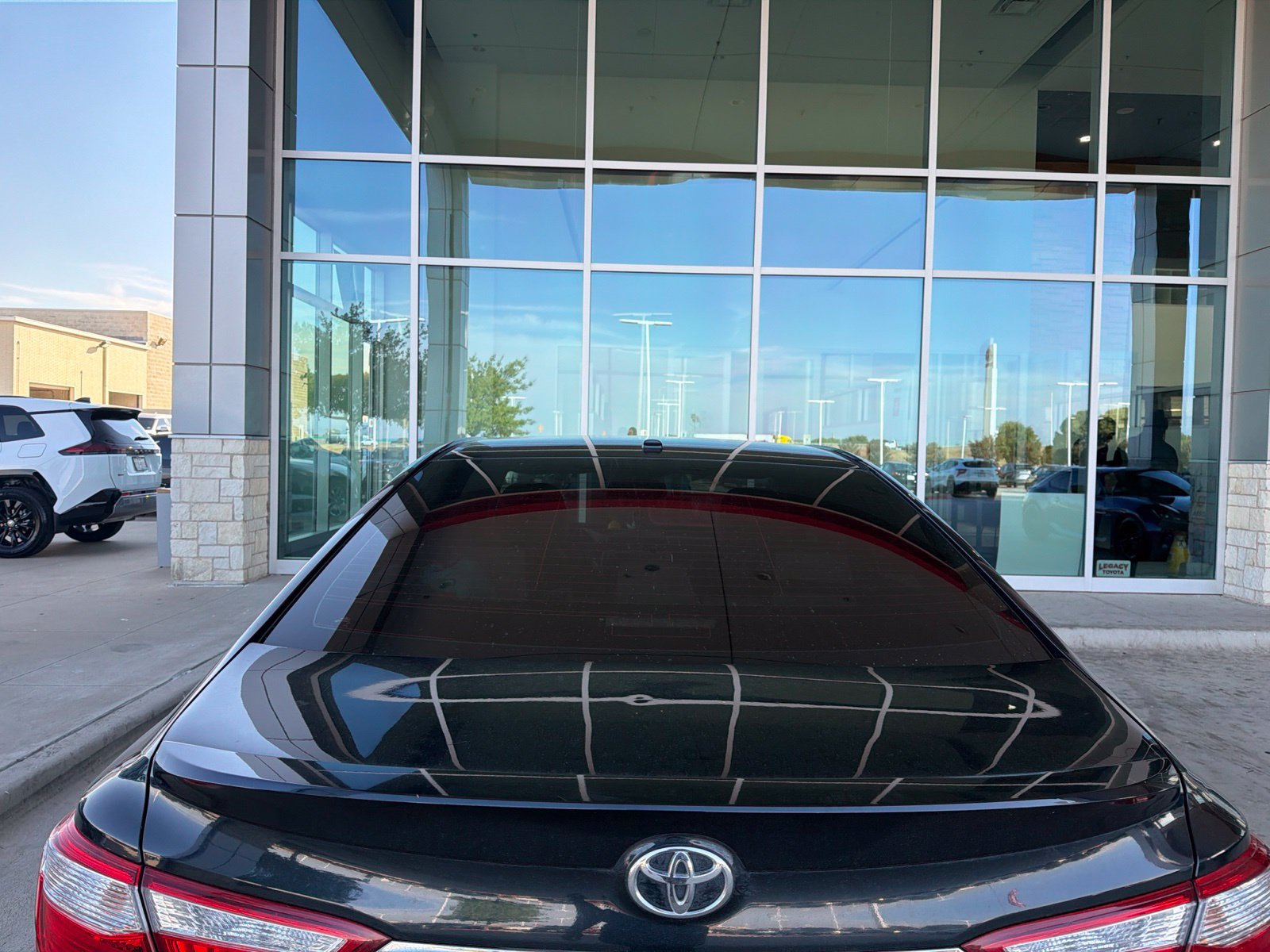 Used 2017 Toyota Camry XSE FWD image 13