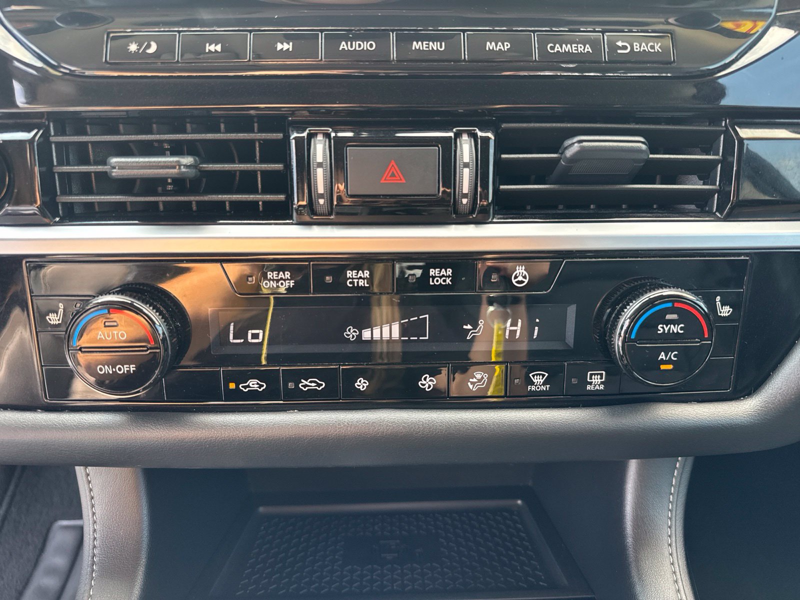 Used 2025 Nissan Pathfinder SL AWD/4WD image 30