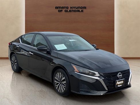 Used 2024 Nissan Altima 2.5 SV image 6