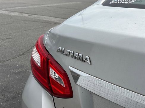 Used 2016 Nissan Altima 2.5 SL w/ Moonroof Package image 11