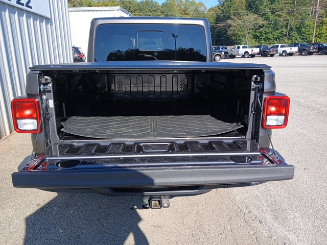 Used 2025 Jeep Gladiator Sport AWD/4WD image 4