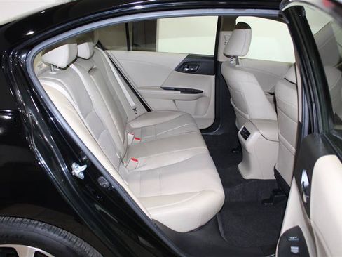 Used 2017 Honda Accord Touring image 28