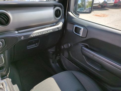 Used 2020 Jeep Wrangler Sport image 15