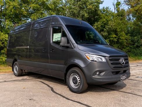 Used 2025 Mercedes-Benz Sprinter 2500 image 1