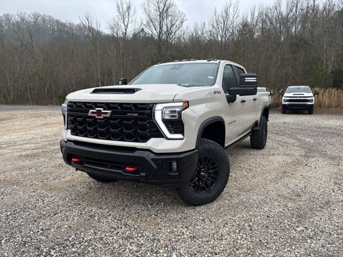 New 2026 Chevrolet Silverado 2500 ZR2 image 3