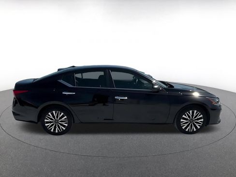 Used 2025 Nissan Altima 2.5 SV FWD image 16
