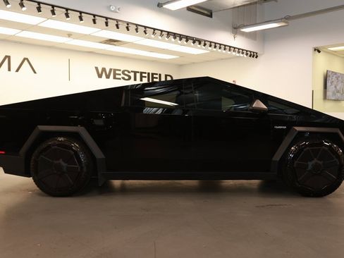 Used 2024 Tesla Cybertruck AWD Crew Cab image 10